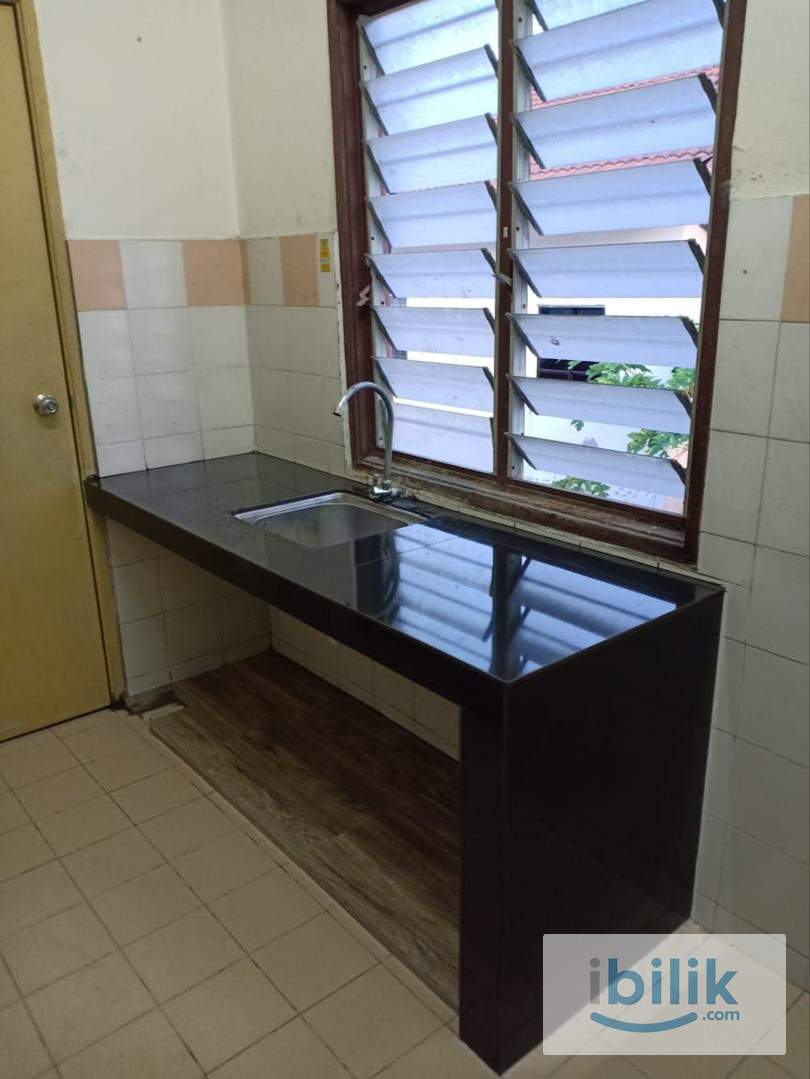Medium Room – Sharing/ Private Room At Townhouse Taman Puncak Perdana (UITM) - Image 2