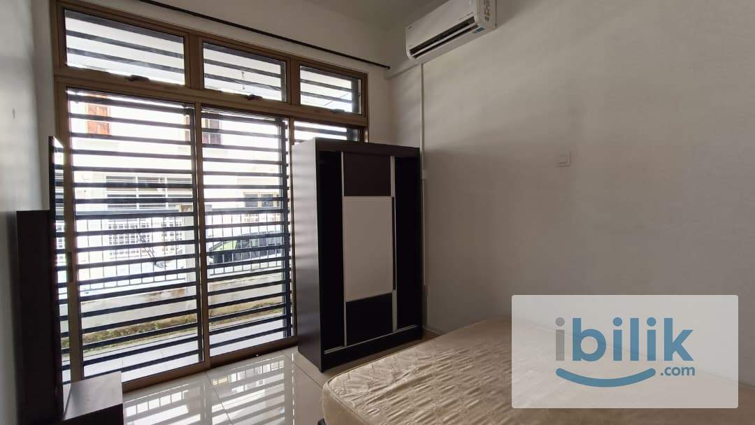 ROOM @ MUTIARA RINI - Image 1