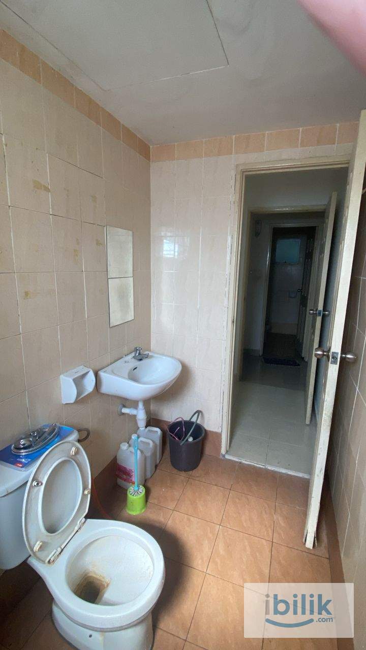 Master room at Suriamas Condo for Mix Gender  - Image 6