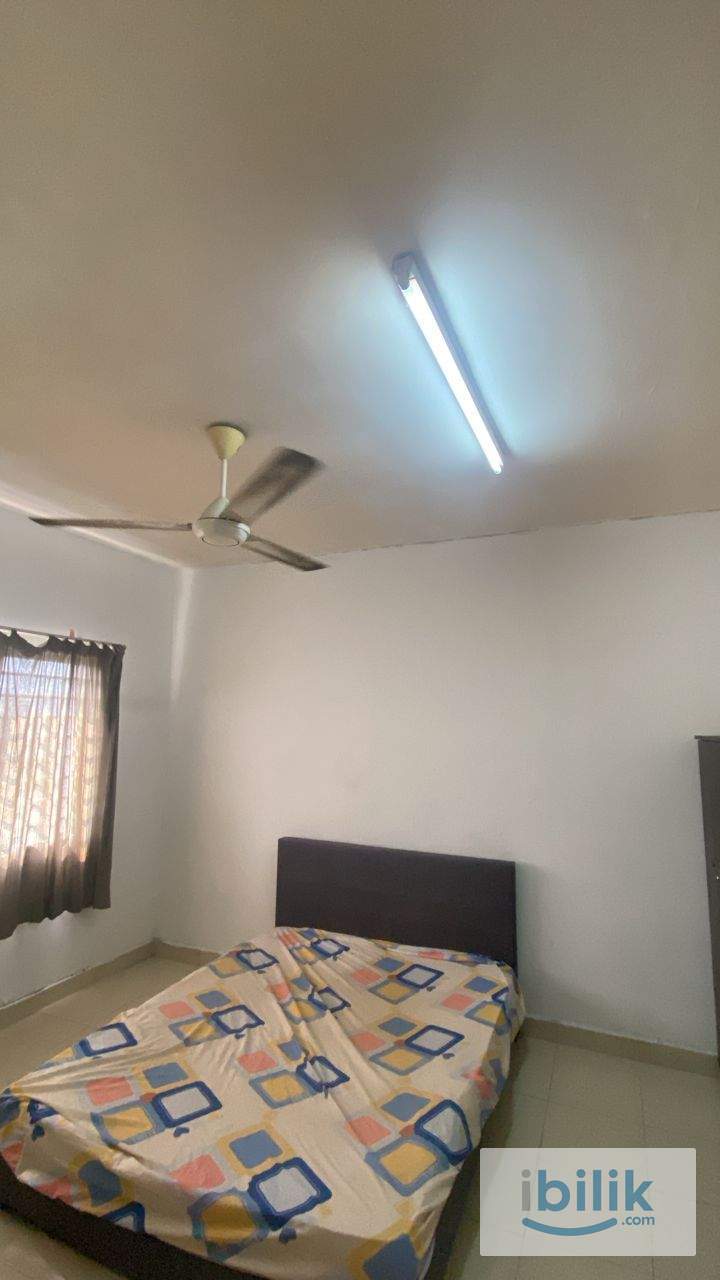 Master room at Suriamas Condo for Mix Gender  - Image 1