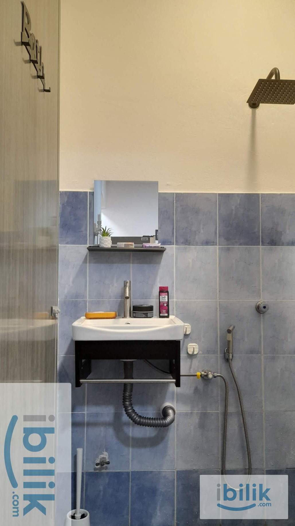 Mentari Court Apartment , Girl unit, Medium Room - Image 1