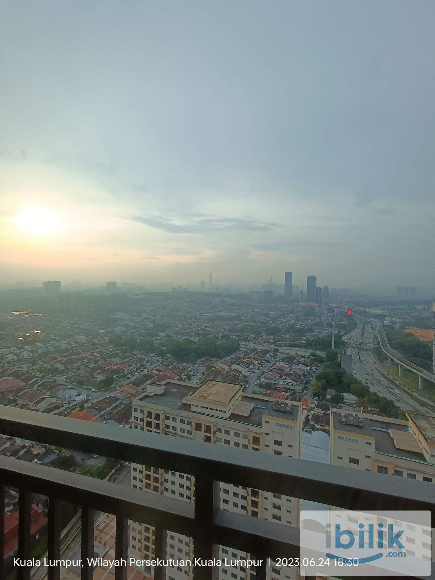 [Master Room] Maxim Majestic , 5 min to UCSI, 1 min to MRT Connaught [Fully+AC] - Image 3