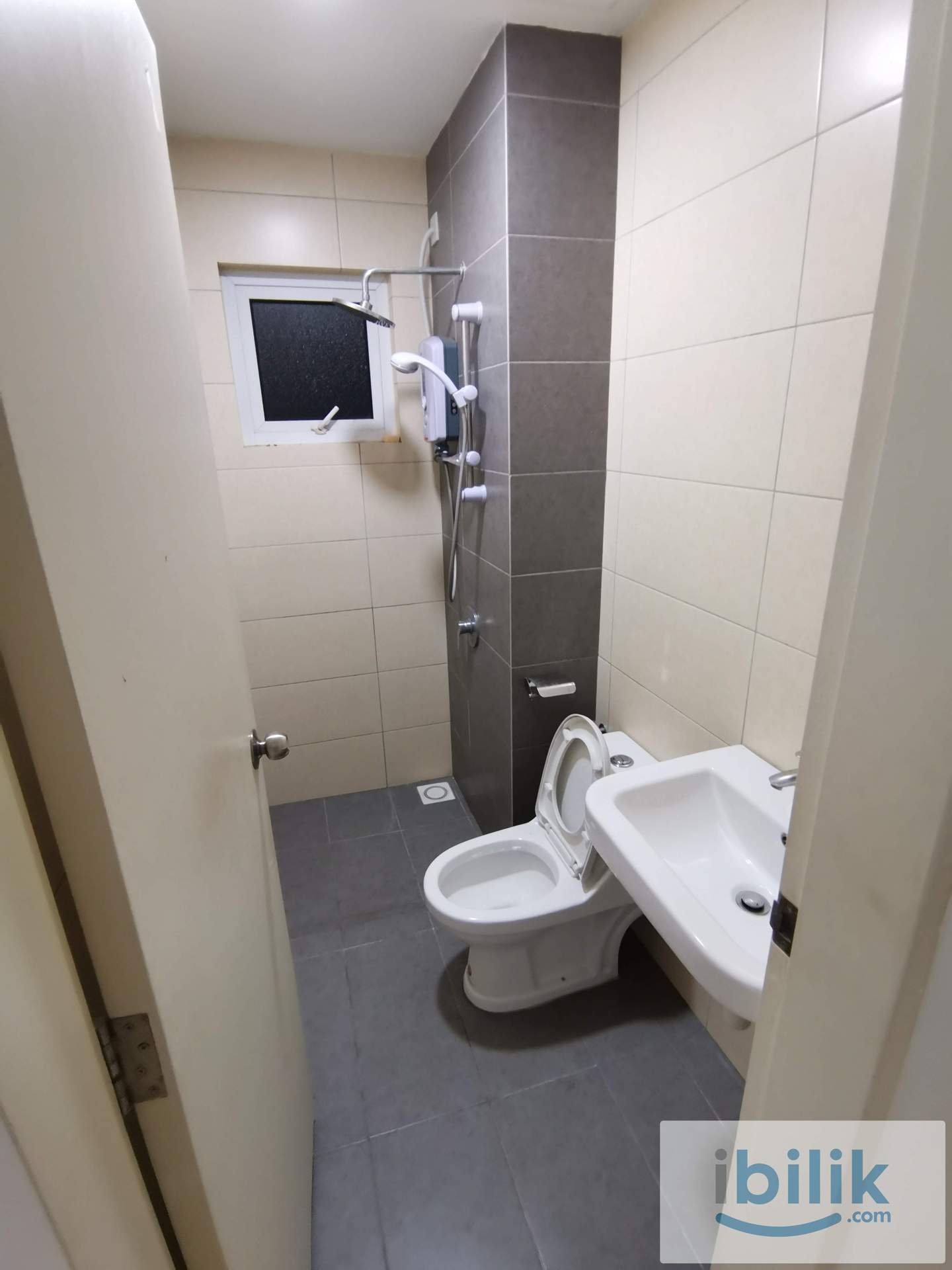[Queen Bedroom +Balcony] Holmes, 7min to UCSI University, Near Hukm - Image 1
