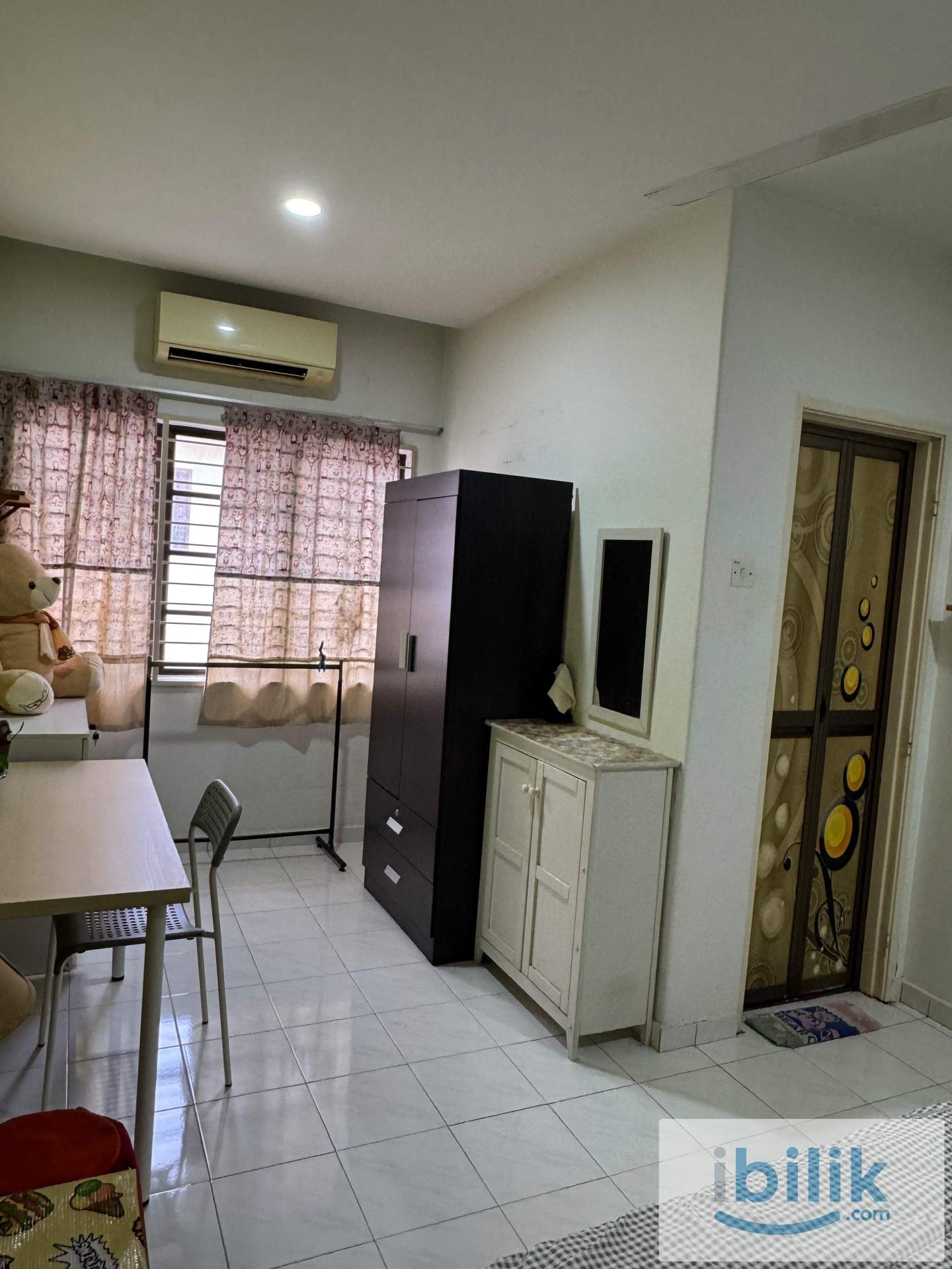 Clean & simple middle bedroom for singer lady #kota damansara MRT  - Image 3