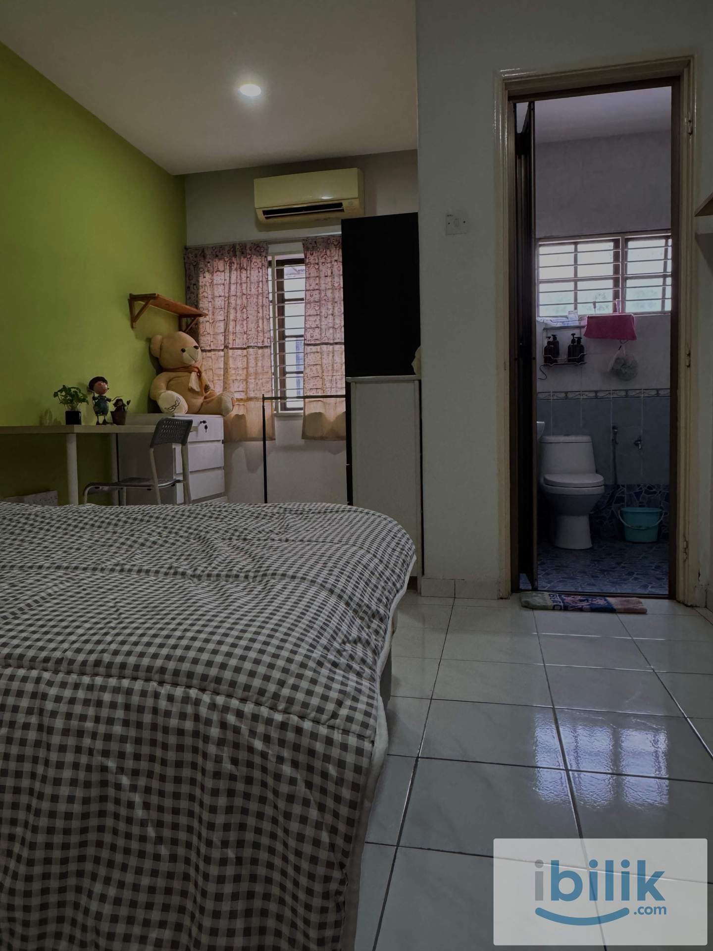 Clean & simple middle bedroom for singer lady #kota damansara MRT  - Image 1