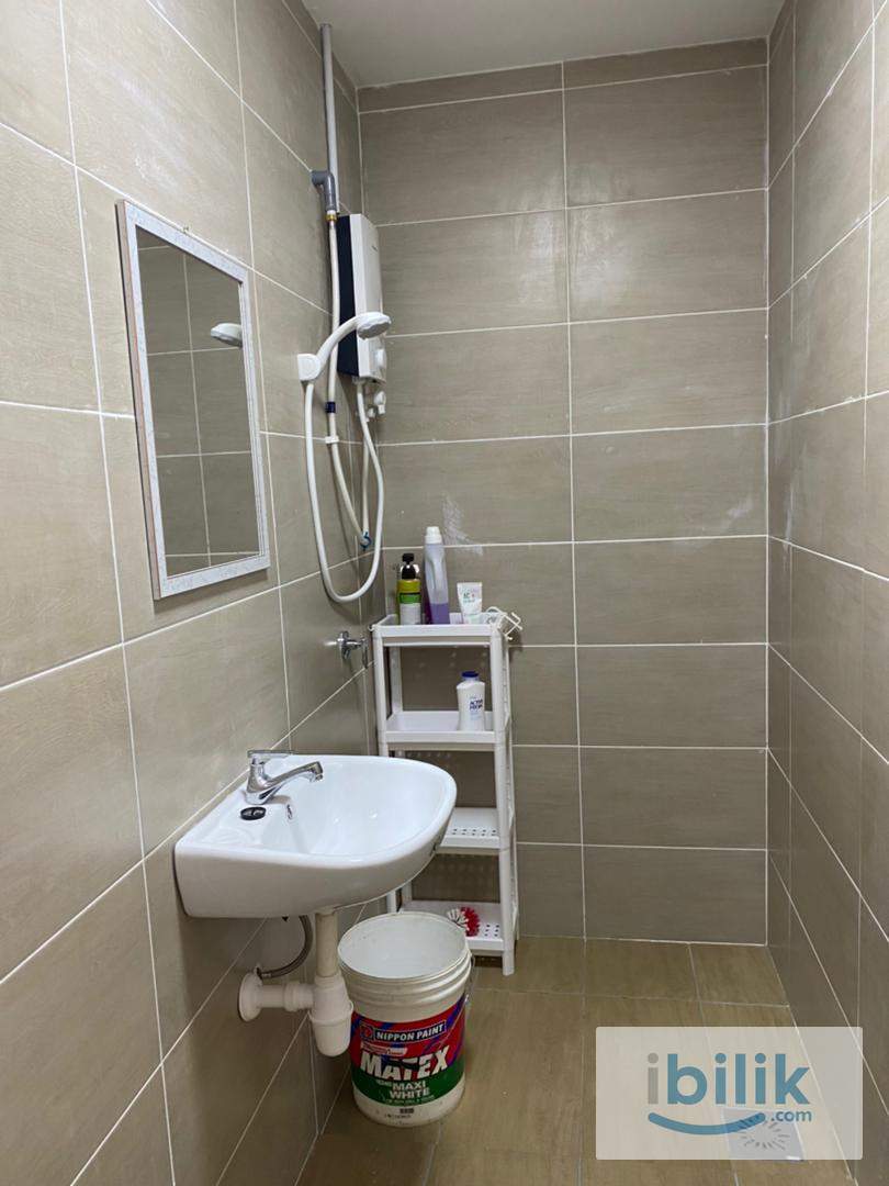 Small Room Single Bed with Share Bathroom - Image 3