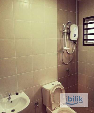 Room to Rent at SP 2 Bandar Saujana Putra Near Mahsa University - Image 3