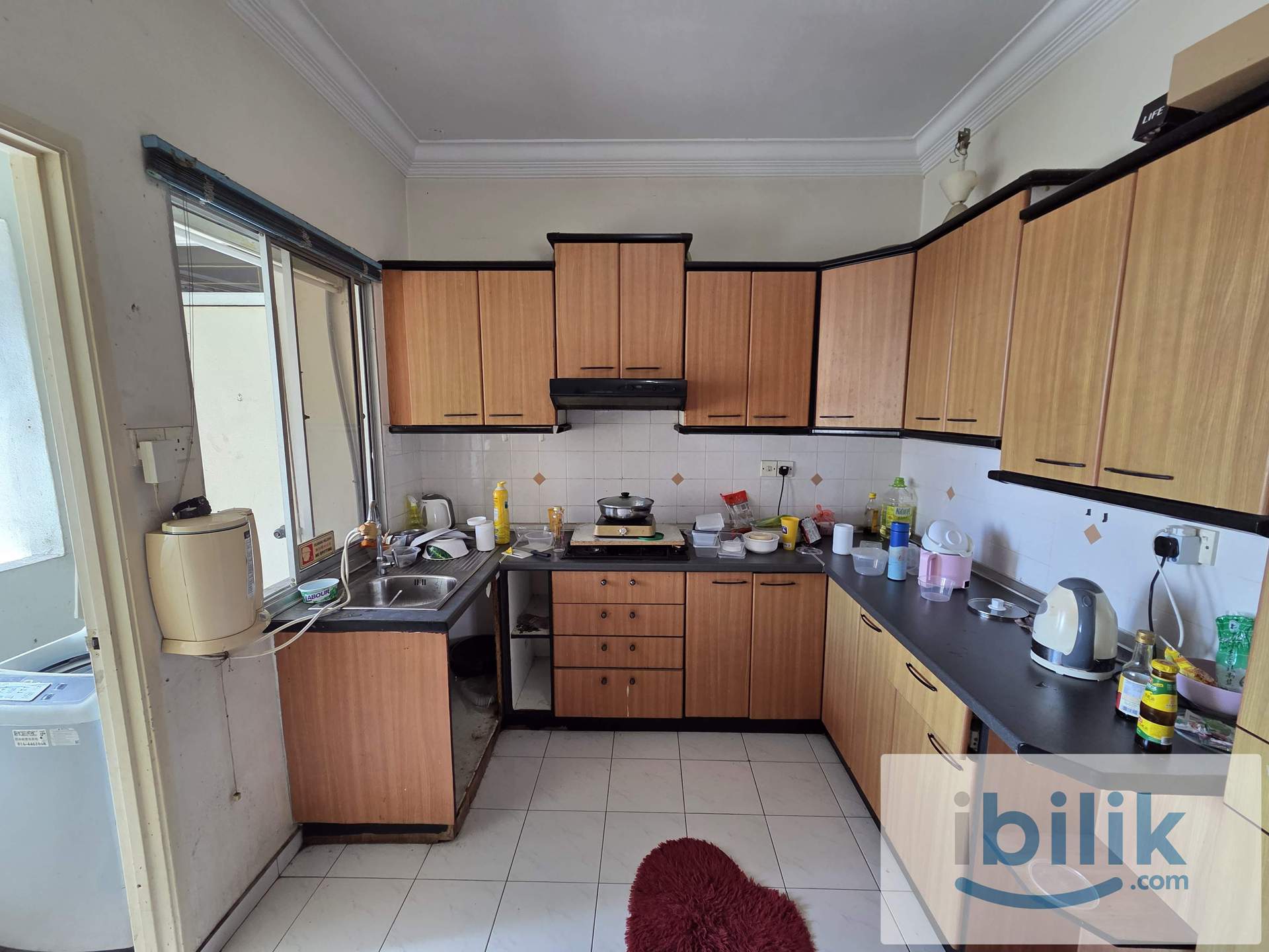 Villa Emas Aircond Master Room included utilities Private Bathroom MIX GENDER - Image 4