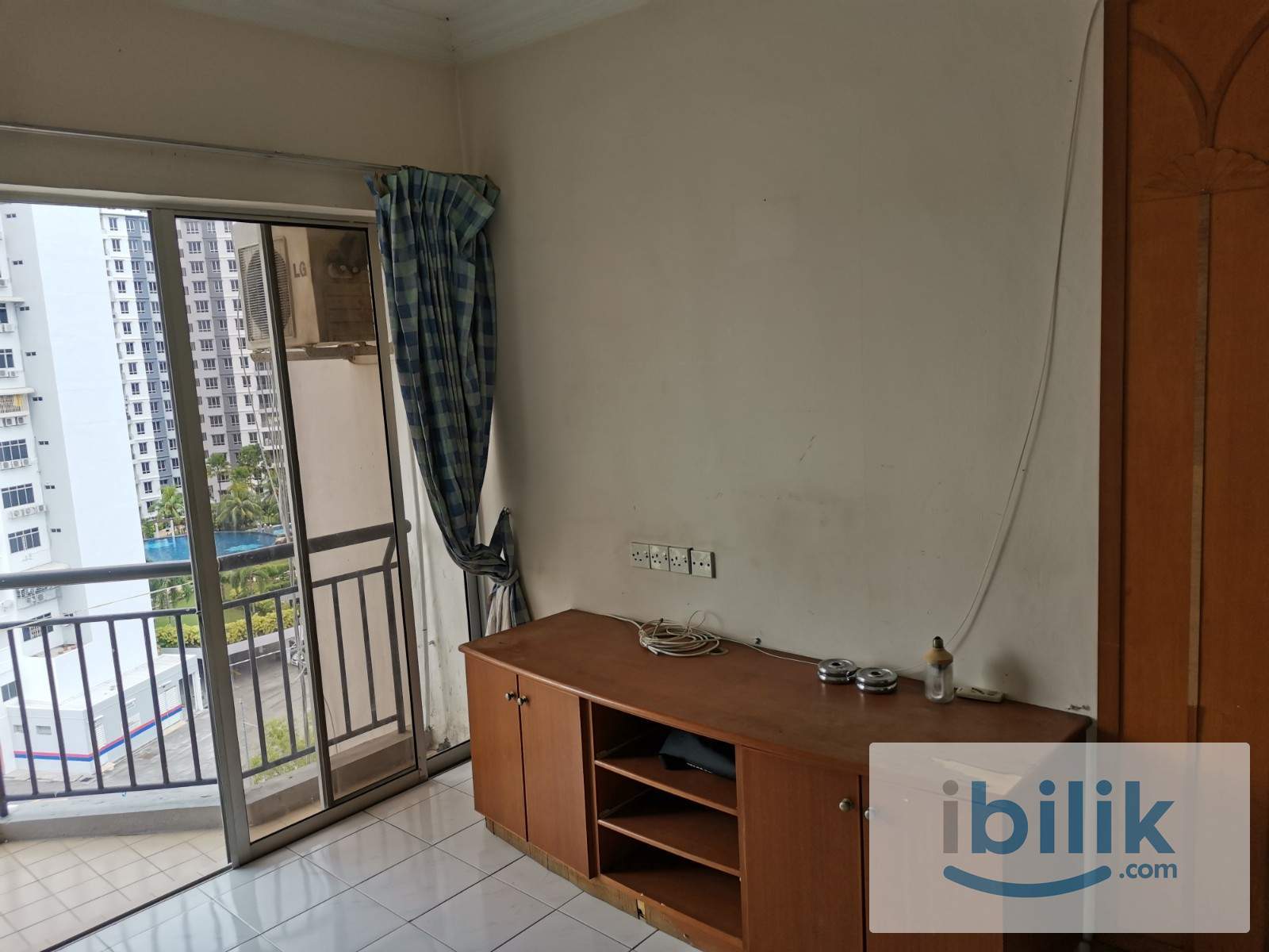 Villa Emas Aircond Condo Middle Room included utilities Share Bathroom MIX GENDER - Image 5