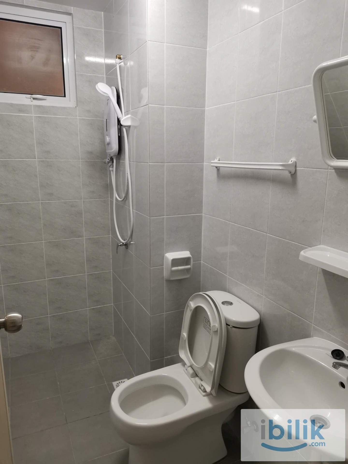 I-Santorini Condo Aircond Middle Room include utilities Share Bathroom MIX GENDER - Image 4