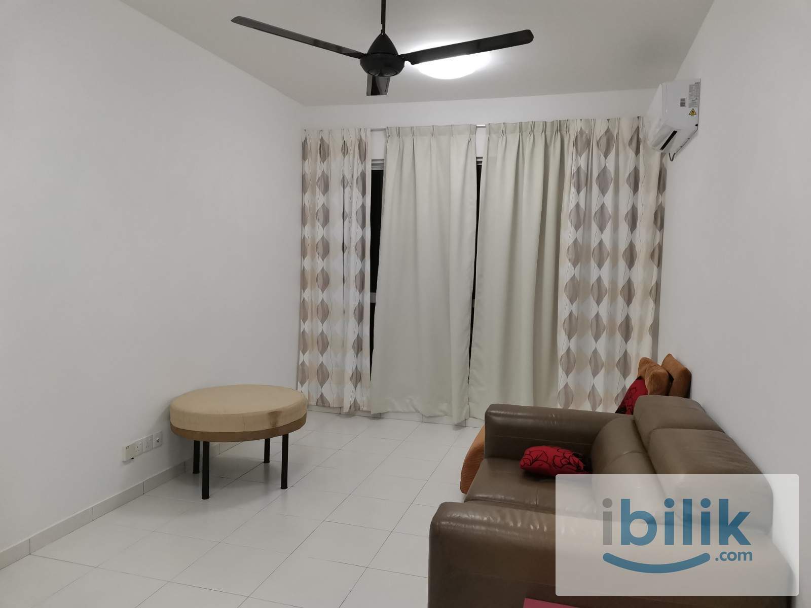 i-Santorini Aircond Fully Furnished Master Room included utilities Private Bathroom MIX GENDER - Image 1