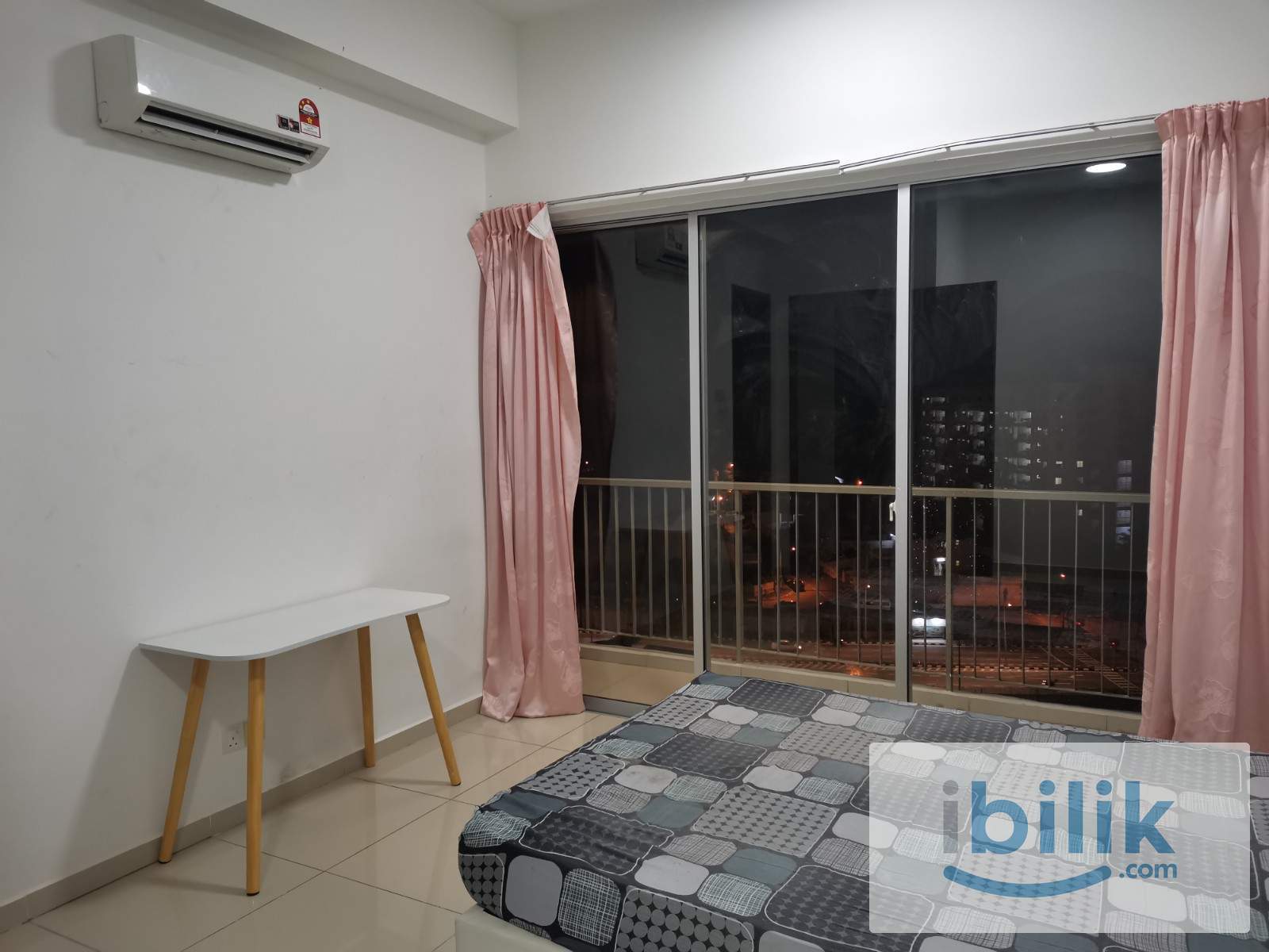 Platinum 3 Balcony Aircond Master room include utilities and car park - Image 1
