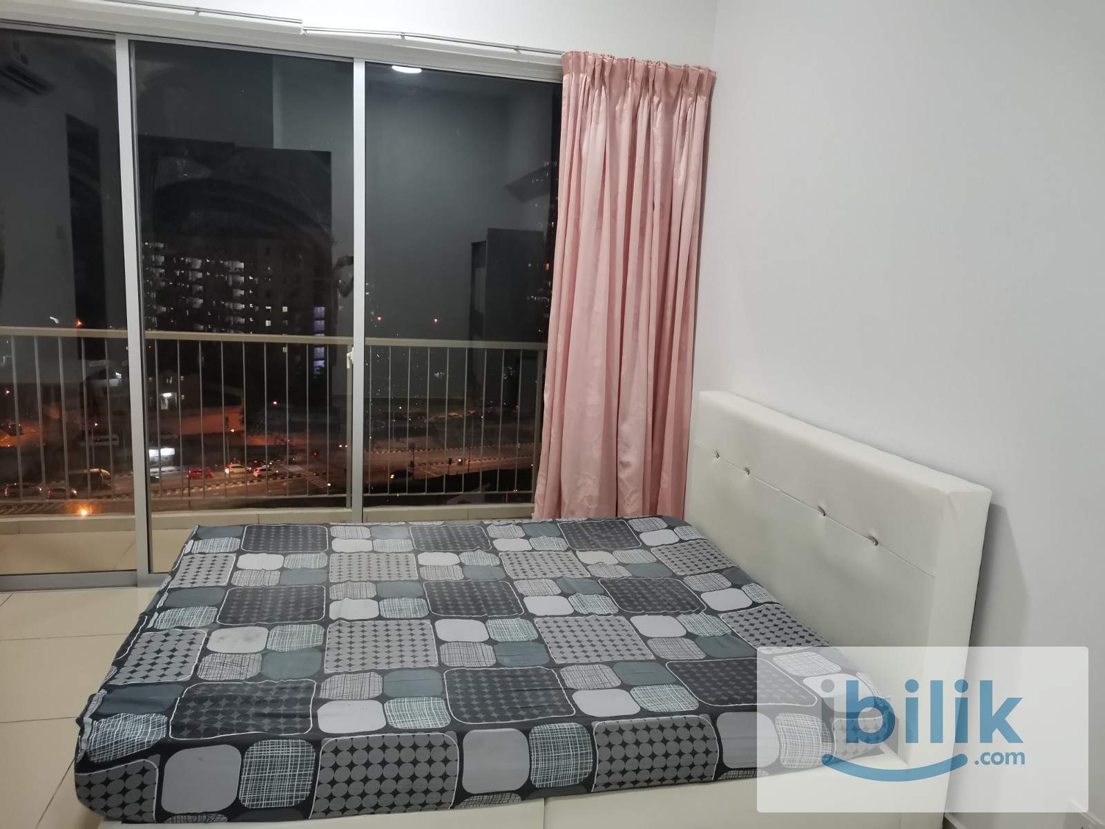 Platinum 3 Balcony Aircond Master room include utilities and car park - Image 2