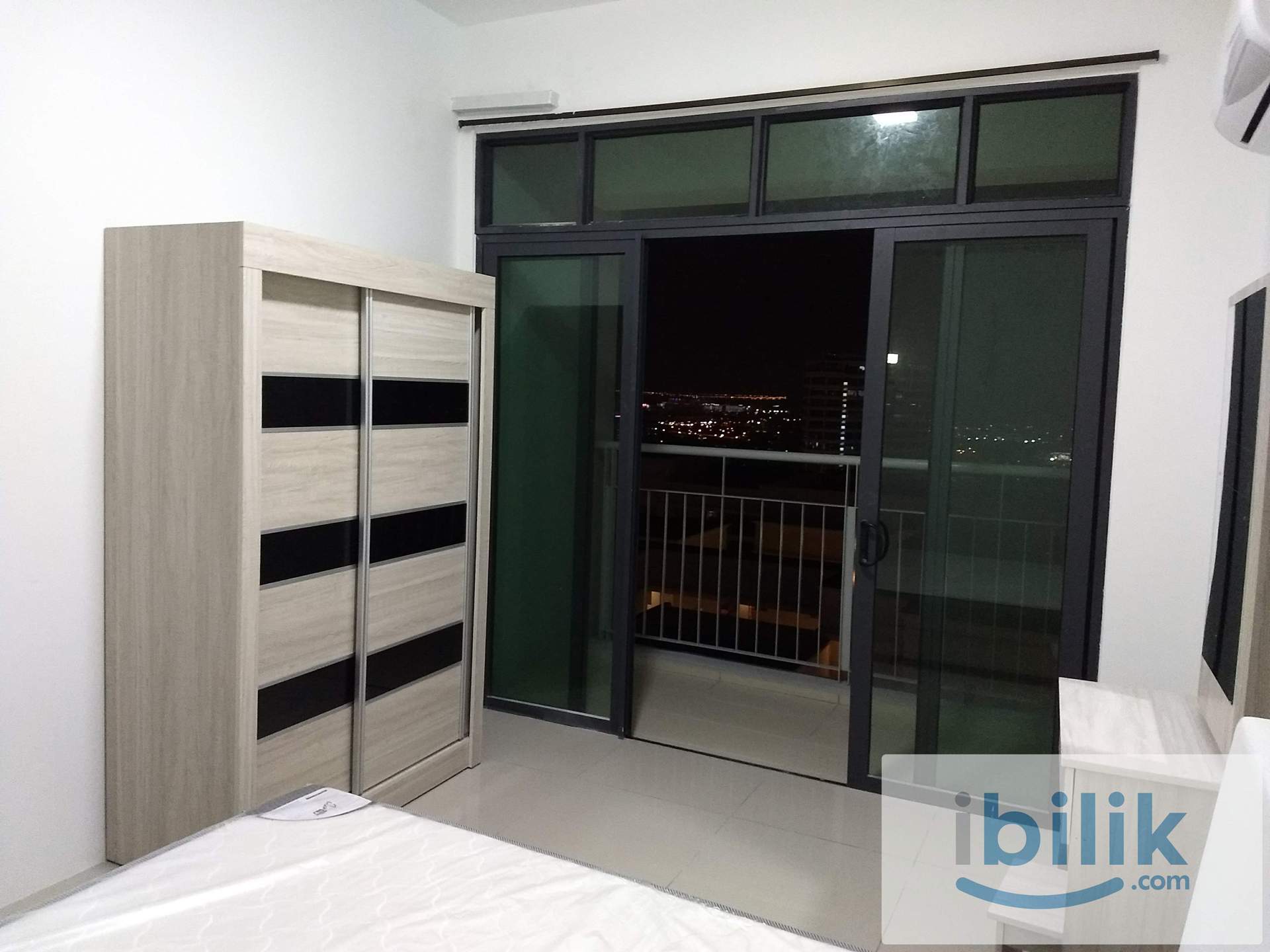 Promenade Aircond furnished Balcony Middle Room include utilities shared bathroom - Image 2