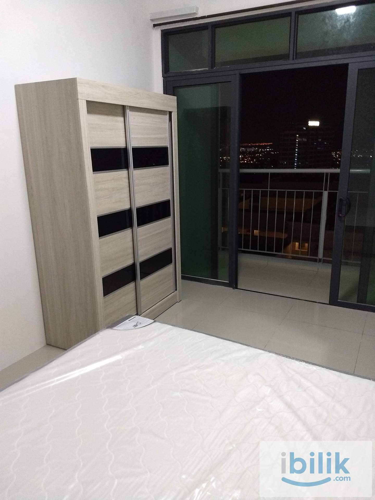 Promenade Aircond furnished Balcony Middle Room include utilities shared bathroom - Image 3