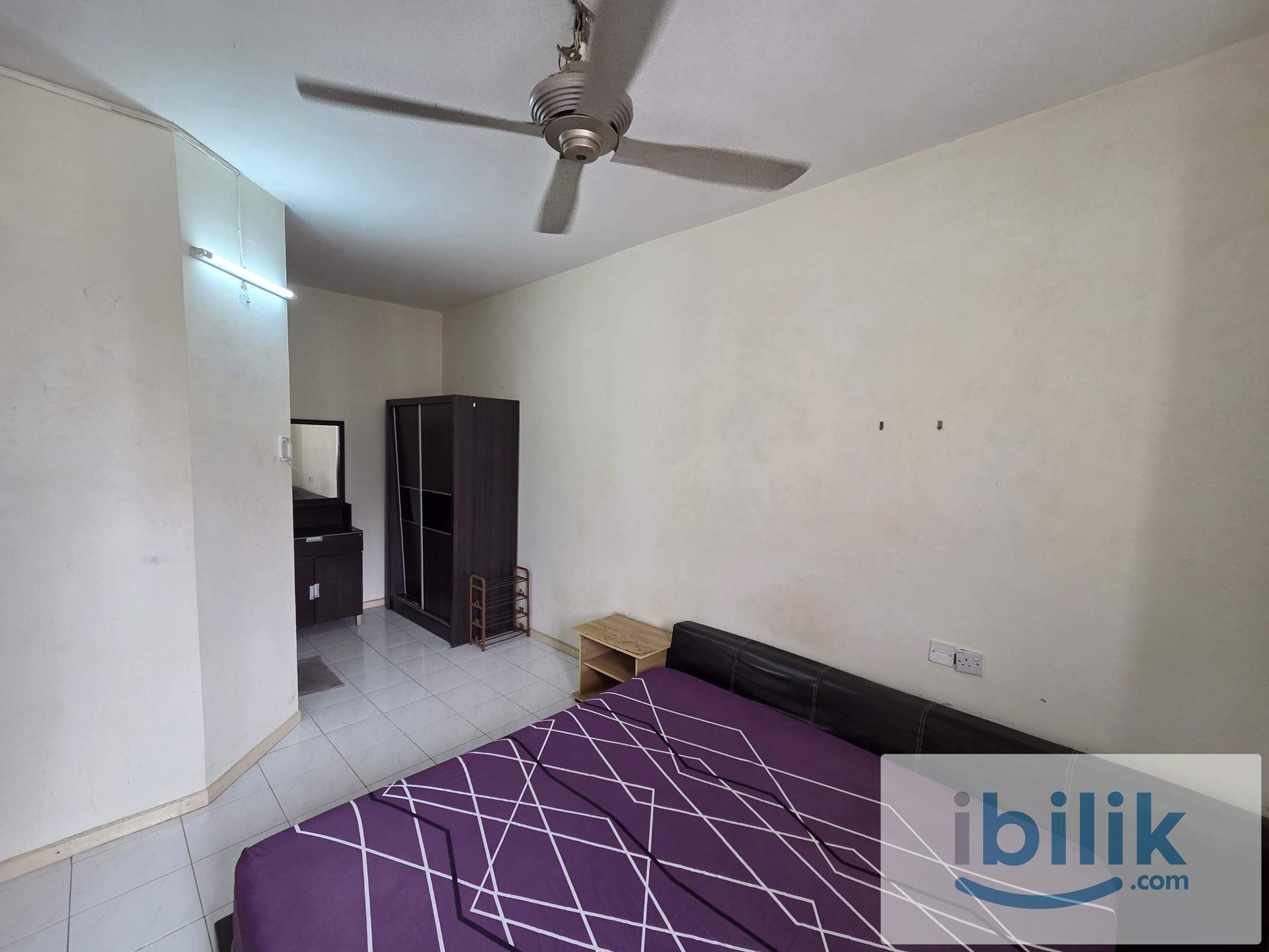 Villa Emas Aircond Master Room included utilities - Image 1