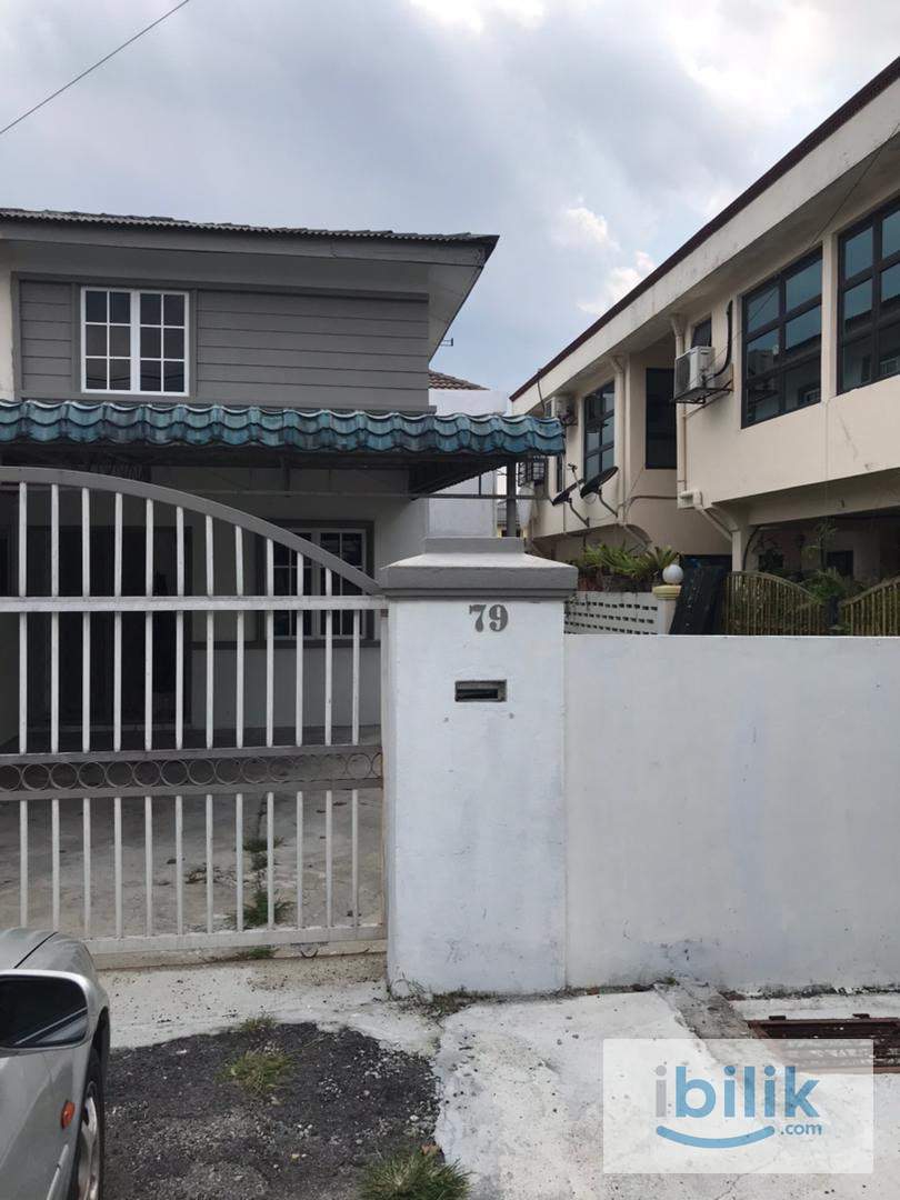 Bilik Sharing Perempuan Rumah Teres Seksyen 17, Shah Alam - Image 1