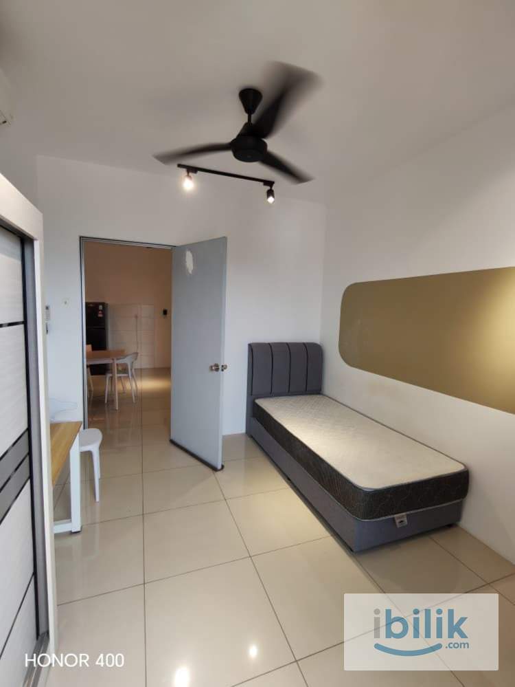 Room 2 - Image 6