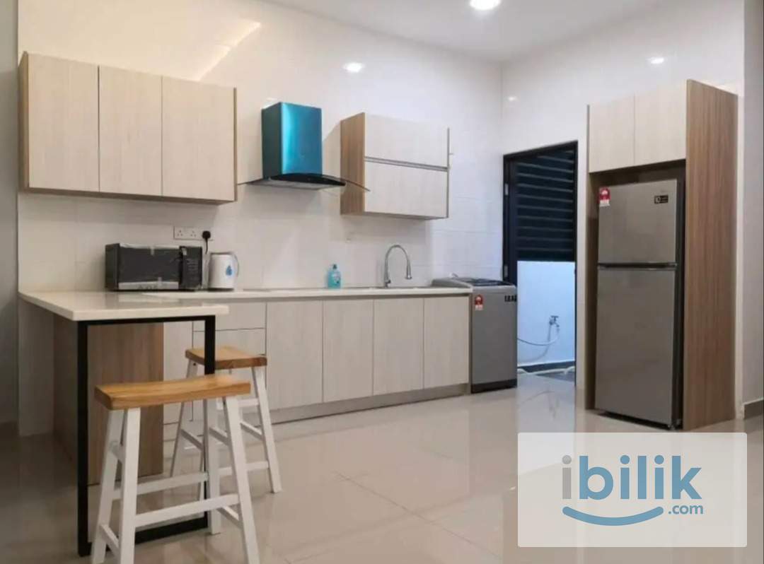 ** Newly refurbished** Middle room attached bathroom @ Skyville8 Condo OKR - Image 4