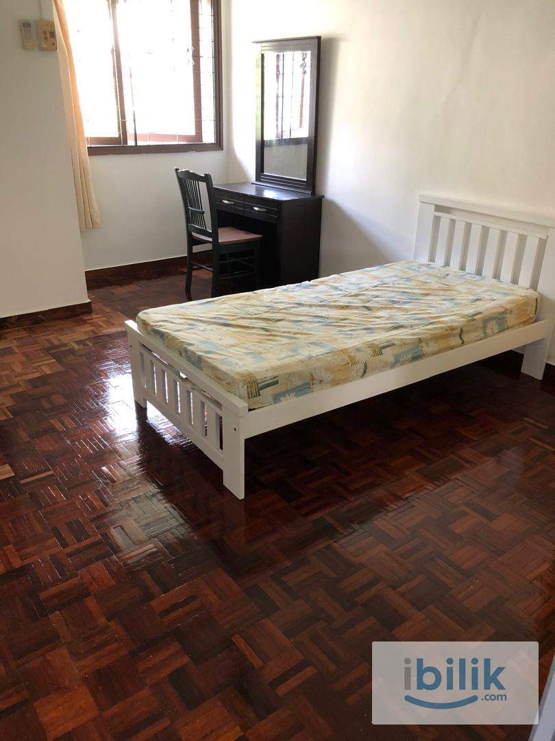middle room upstairs  - Image 1