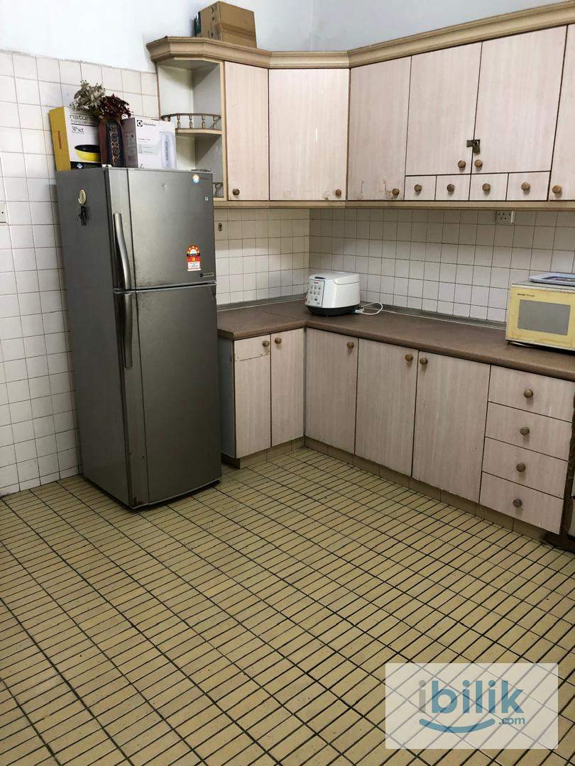 middle room upstairs  - Image 3