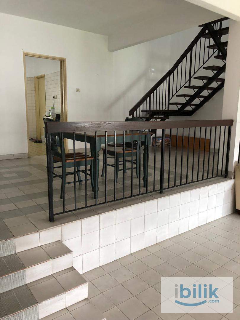 middle room upstairs  - Image 4