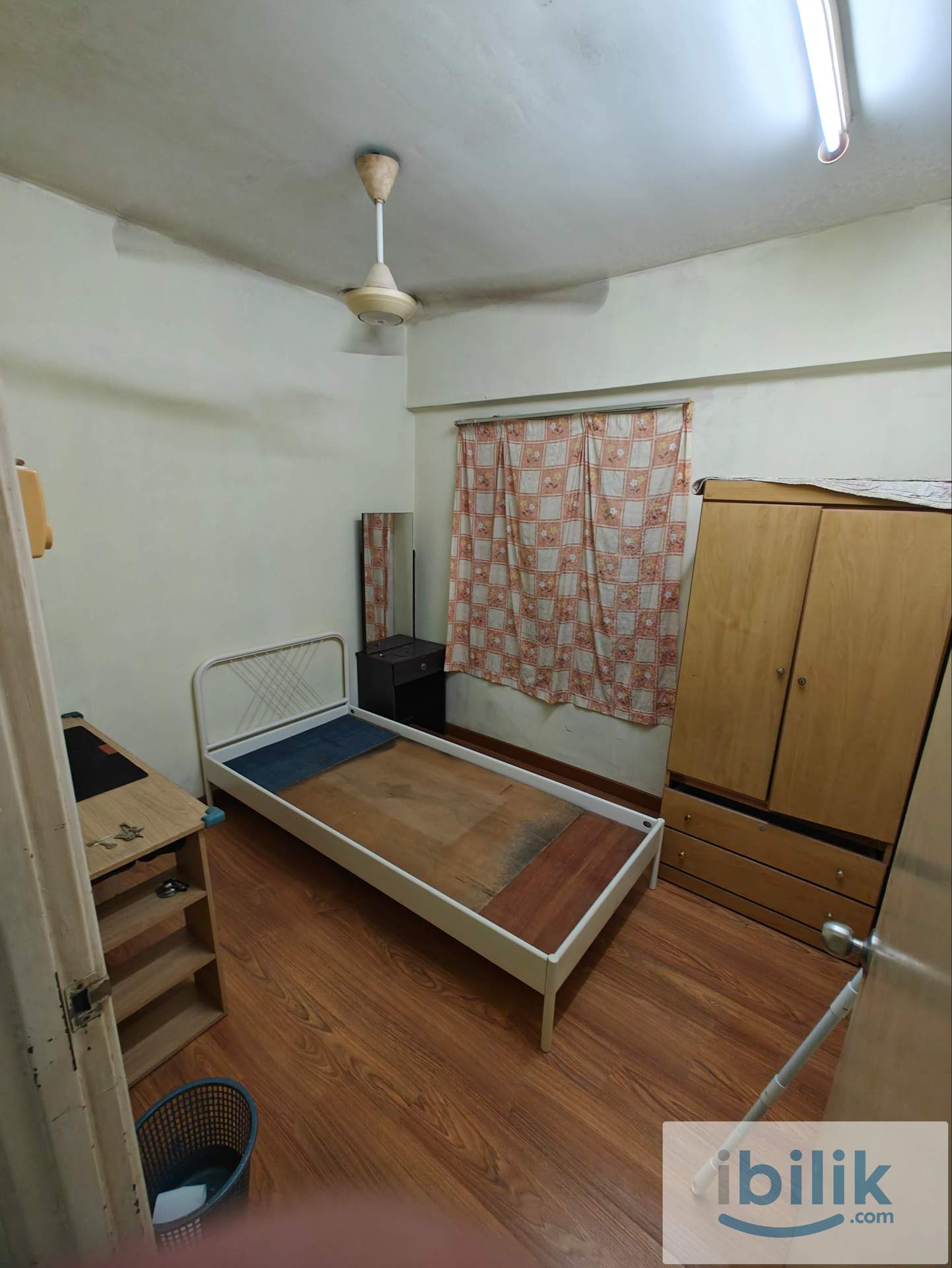 small room - Image 1