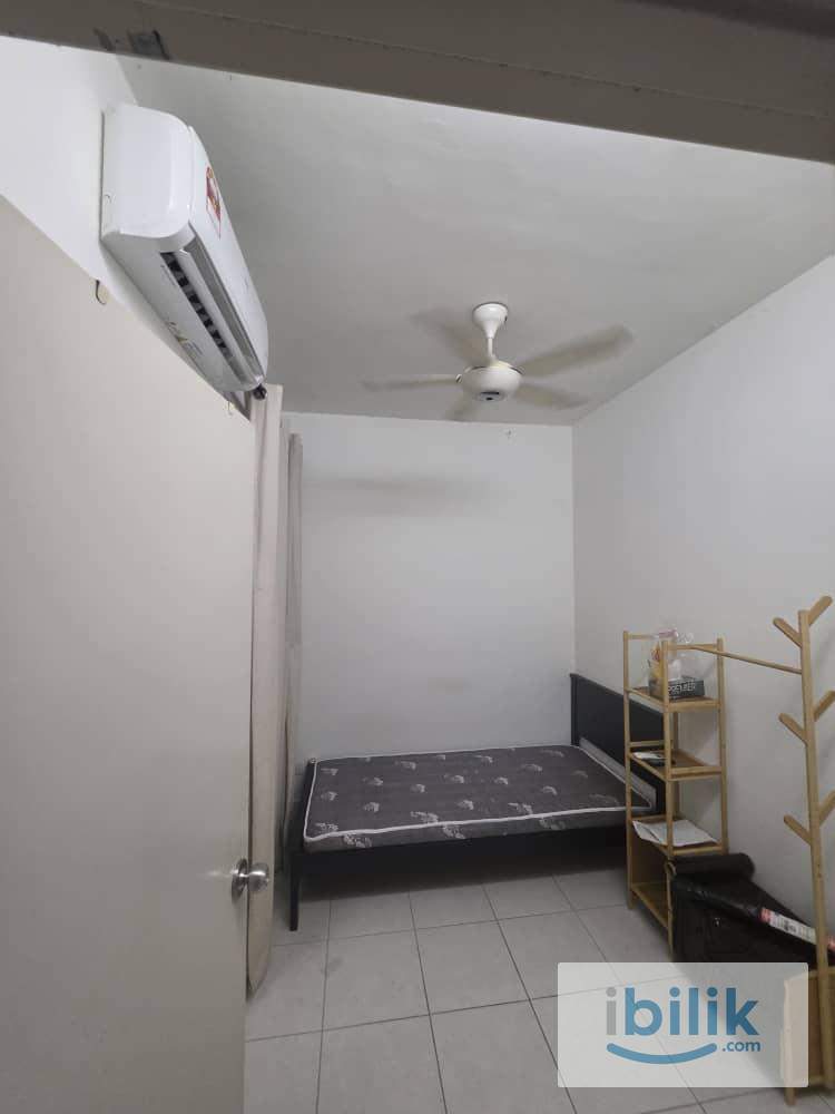Small Room for Rent - Image 1