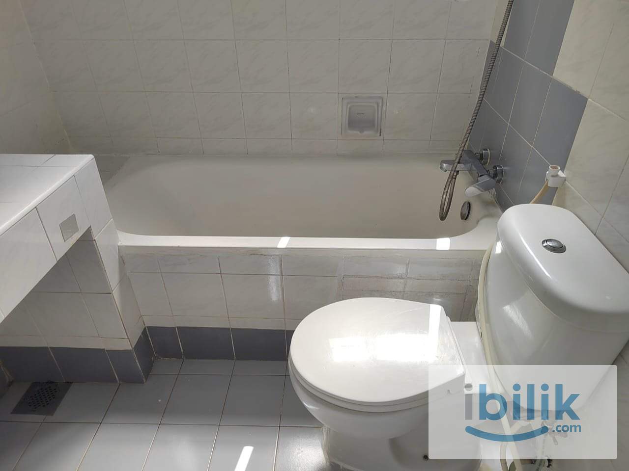 room - Image 7