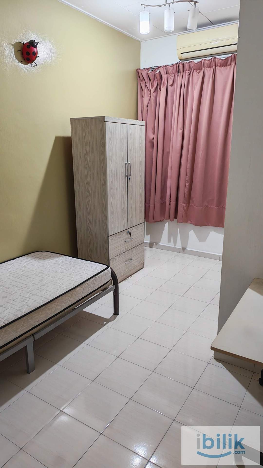 Kulim Middle Room with Aircond - Image 6