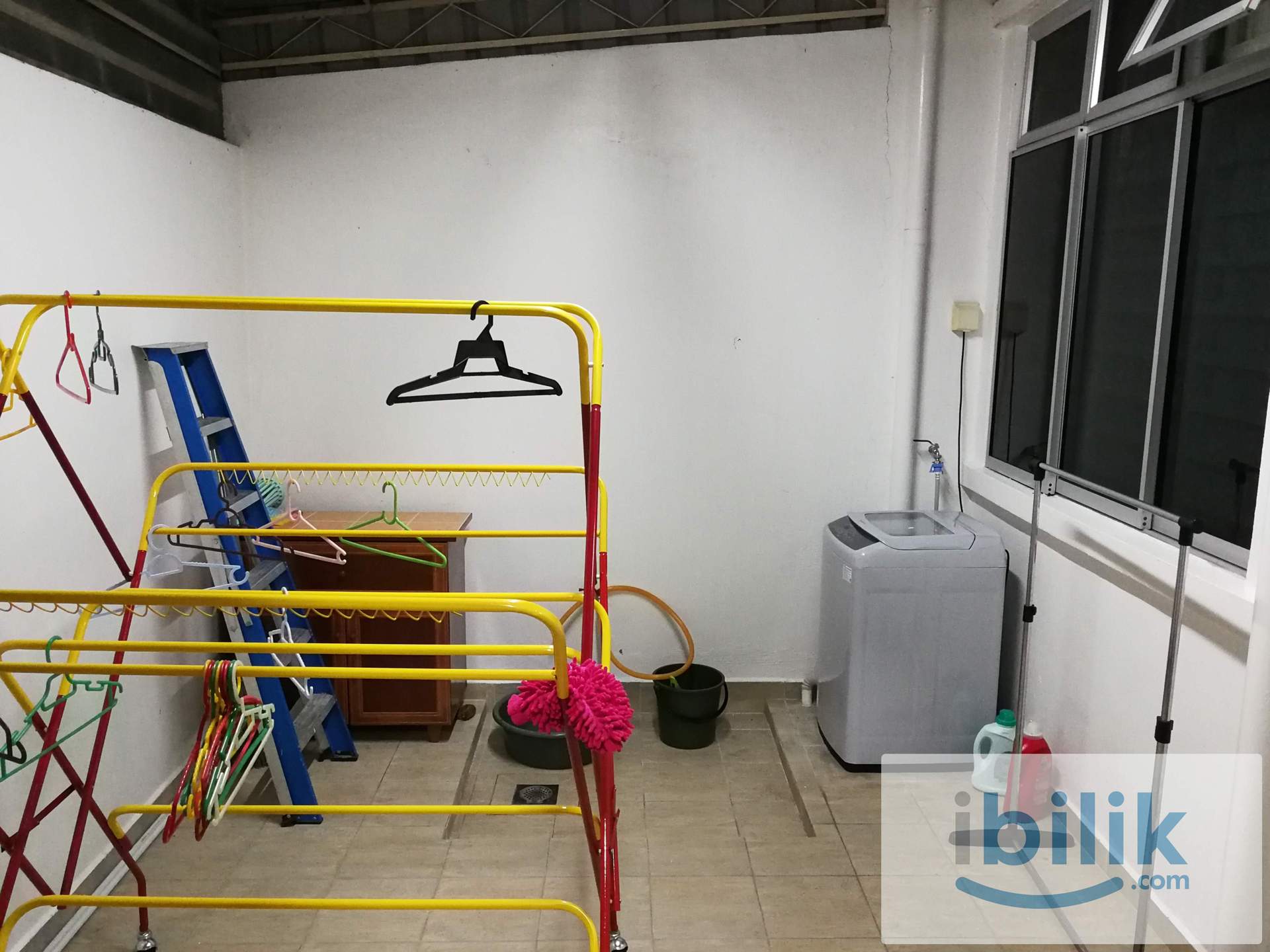 Single room with private toilet at Taman Lembah Impiana - Image 2