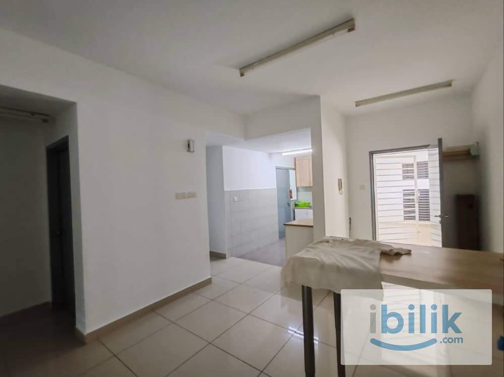 Fully Furnish Master room at Park - Image 5