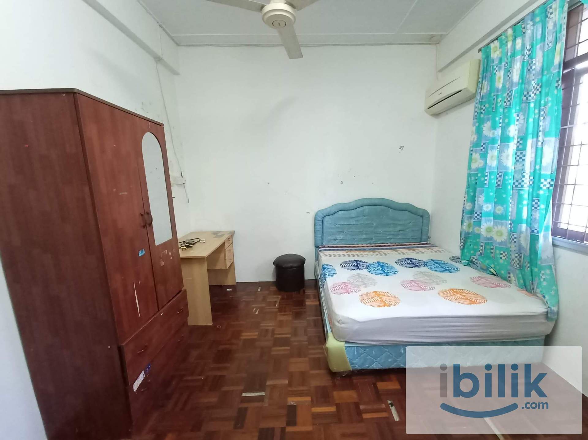 Middle Room at Bintulu, Sarawak - Image 1