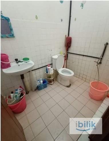 Middle Room at Bintulu, Sarawak - Image 2