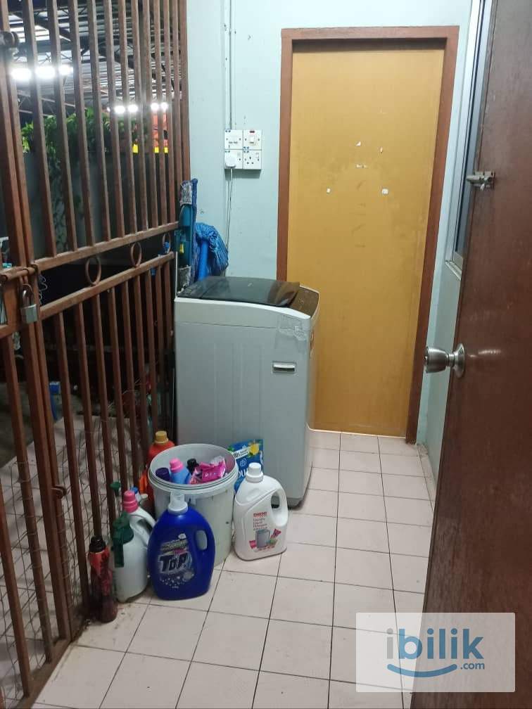 Middle Room at Bintulu, Sarawak - Image 4