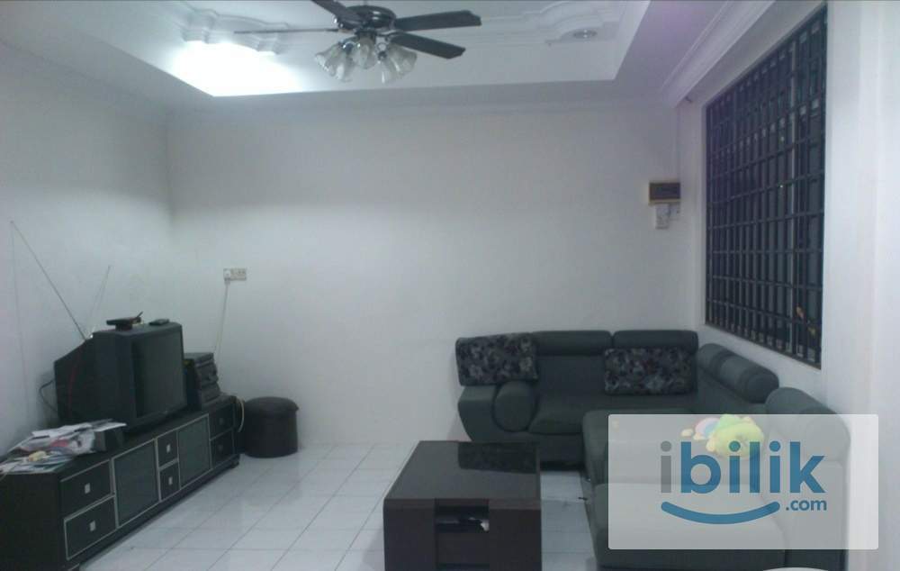 Middle Room at Bintulu, Sarawak - Image 1