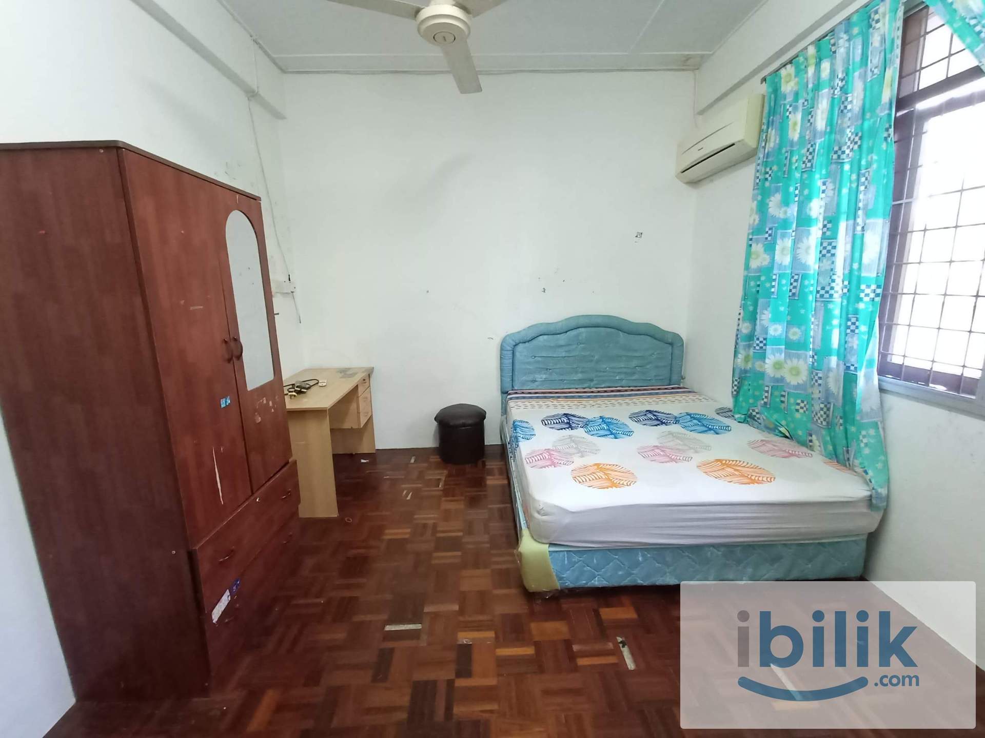 Middle Room at Bintulu, Sarawak - Image 2