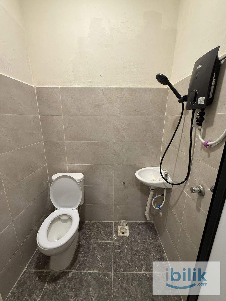 Taman Pelangi Jln Ungu Room For Rent Fully Furnished  - Image 5