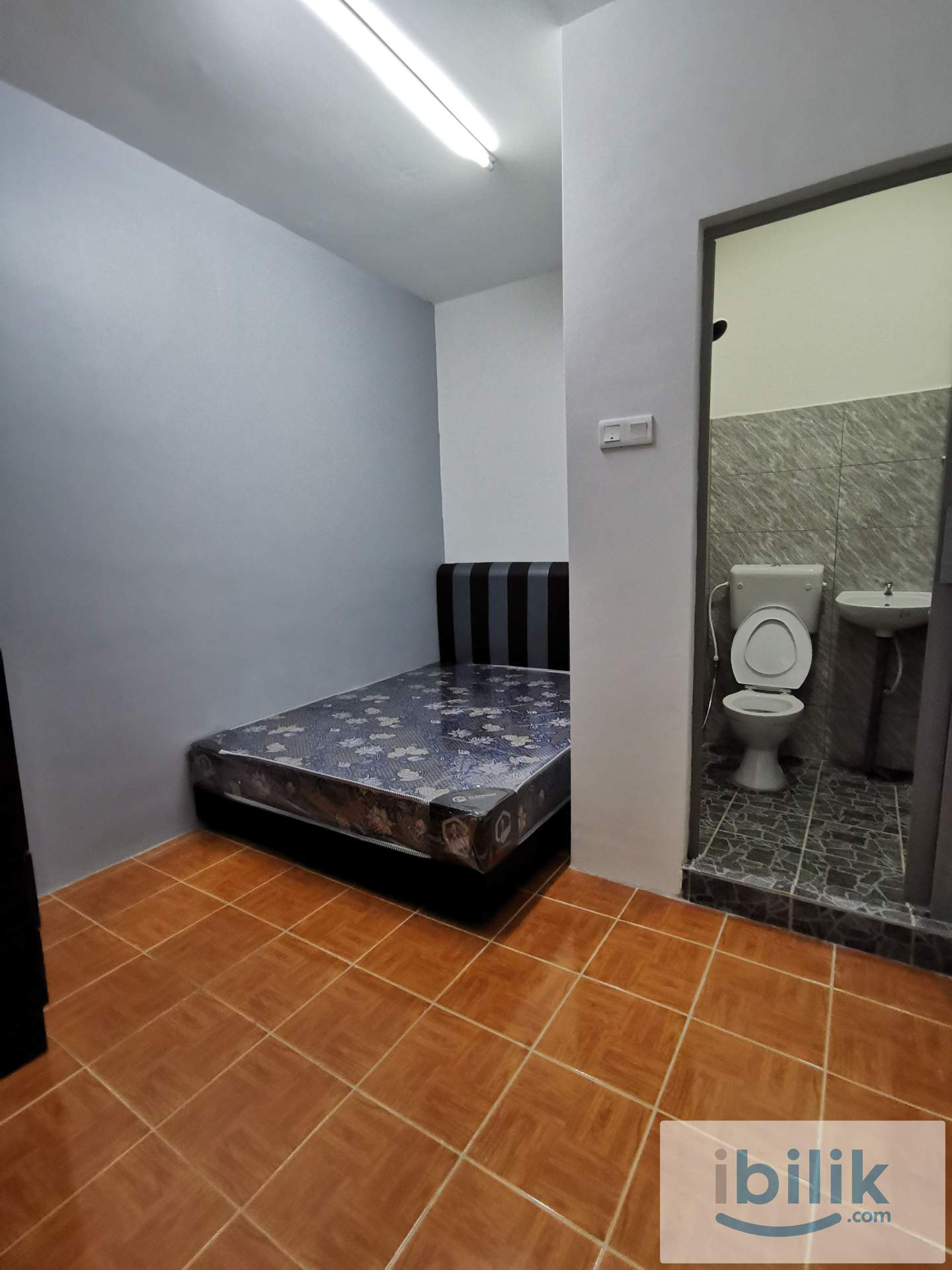 Taman Serene Jalan Bersatu Room For Rent  - Image 1