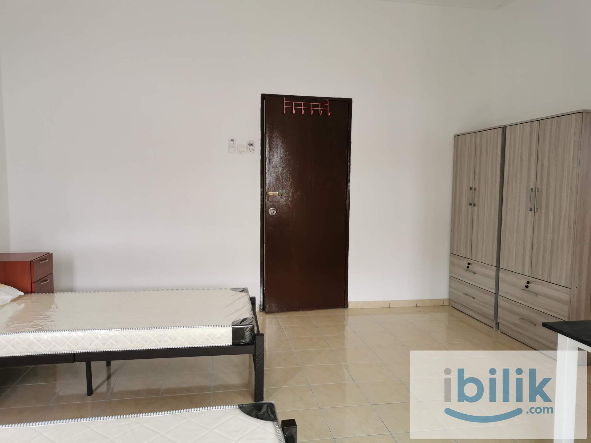 Master Room-Female Unit@Seri Kembangan - Image 5