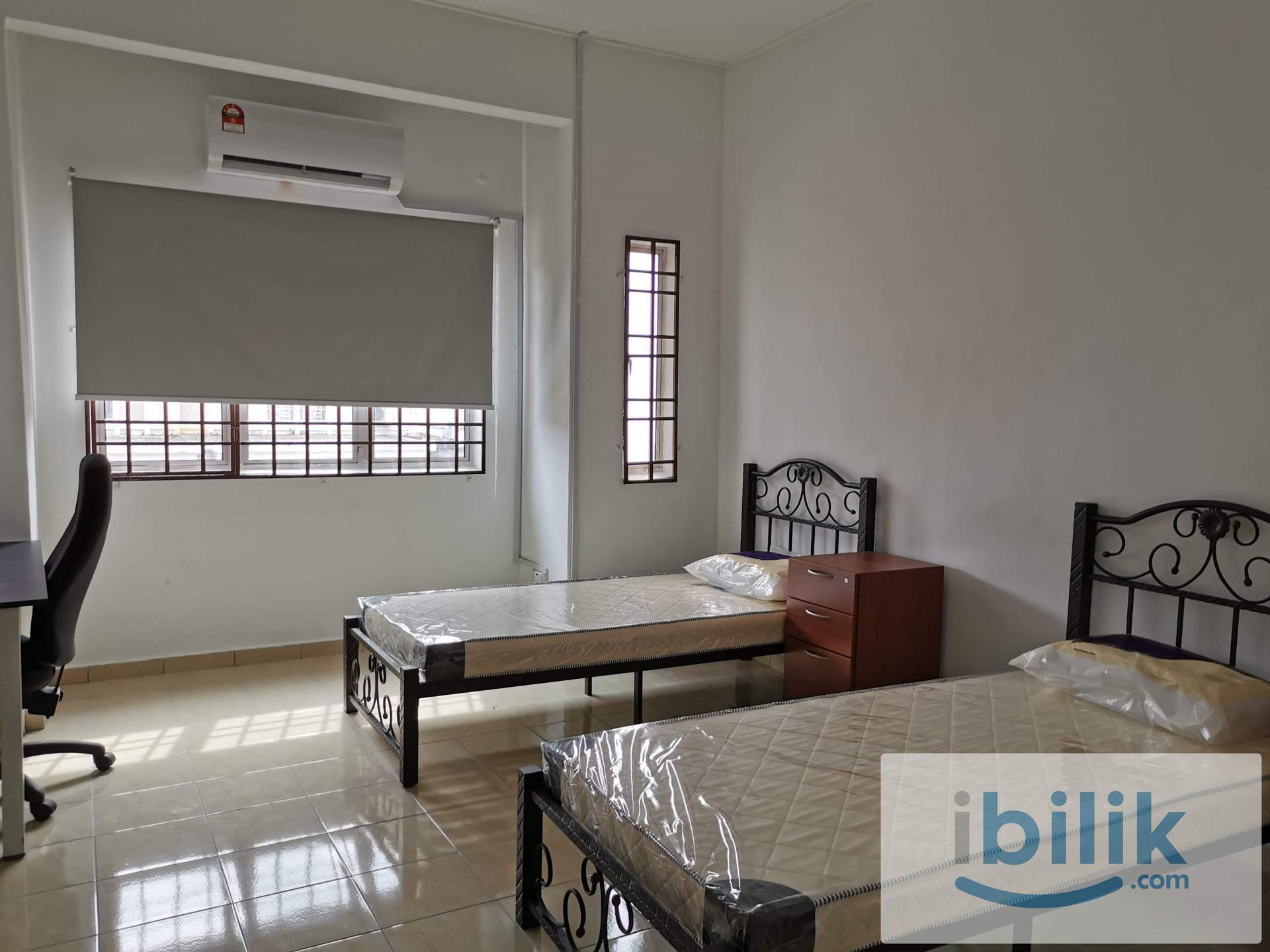 Master Room-Female Unit@Seri Kembangan - Image 6