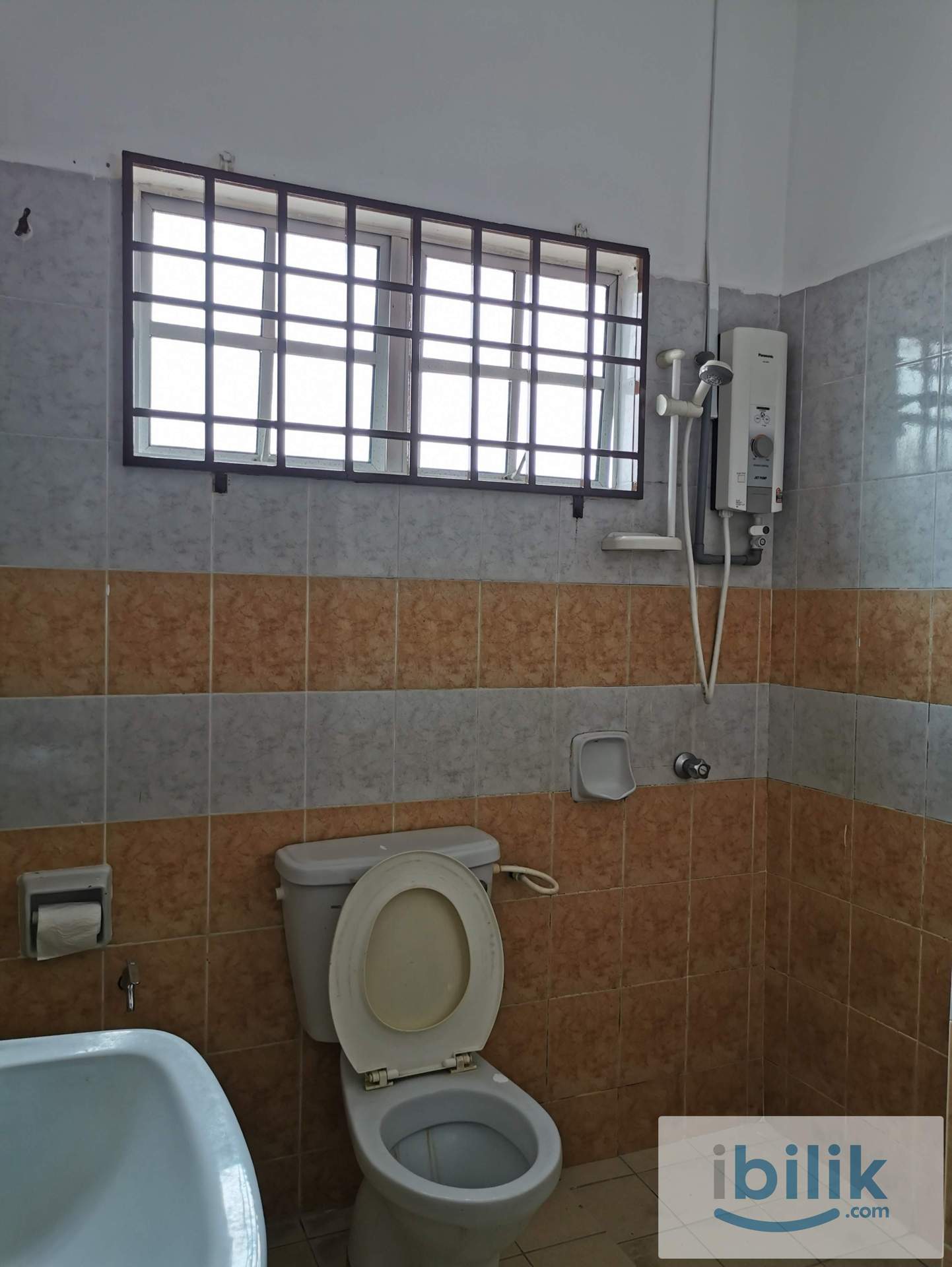 Sharing Master Room, Female Unit@SeriKembangan - Image 5