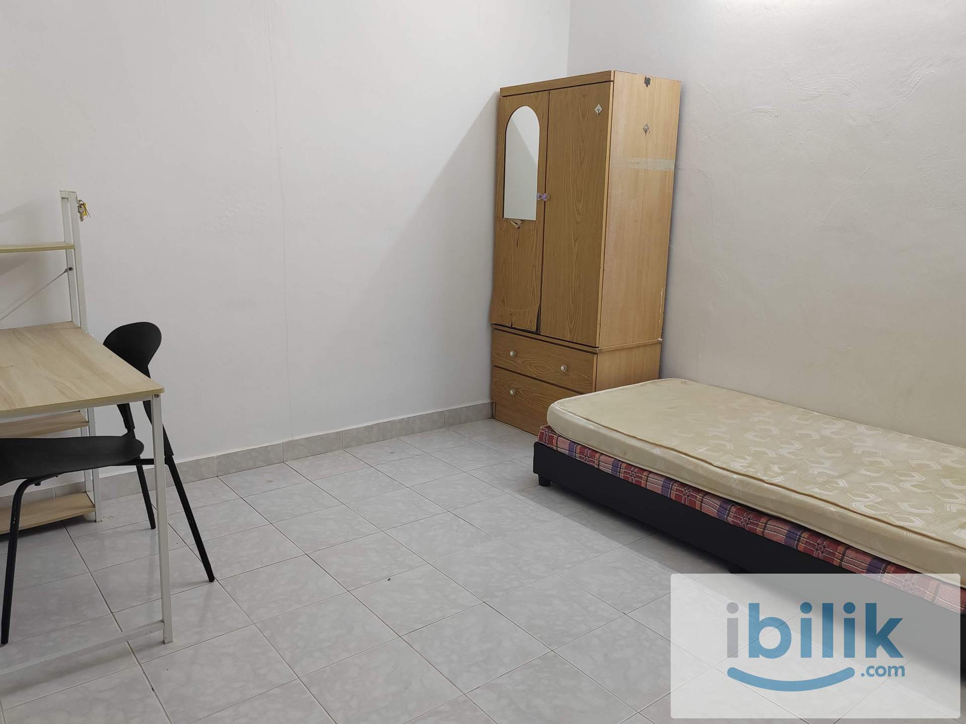 Middle room - Image 1