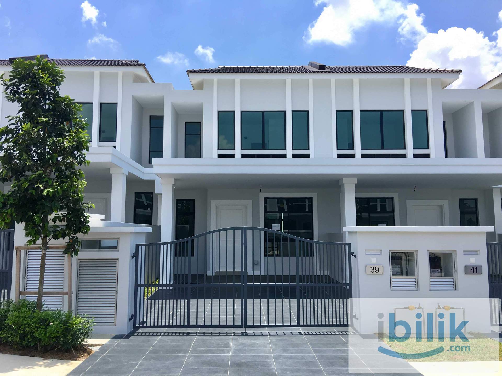 Middle Room For Rent - Image 1