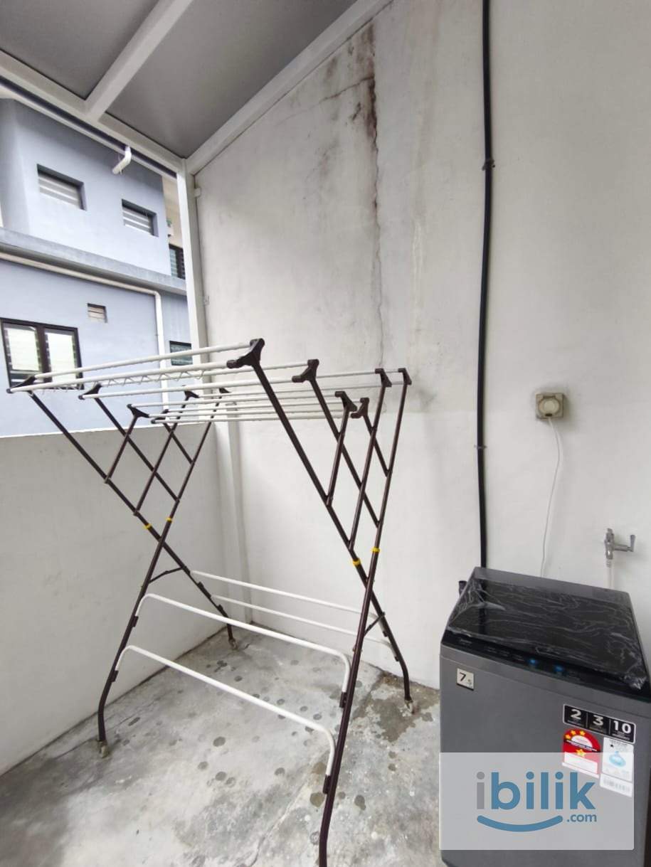 Gated Guarded Landed house free parking Middle room  - Image 2