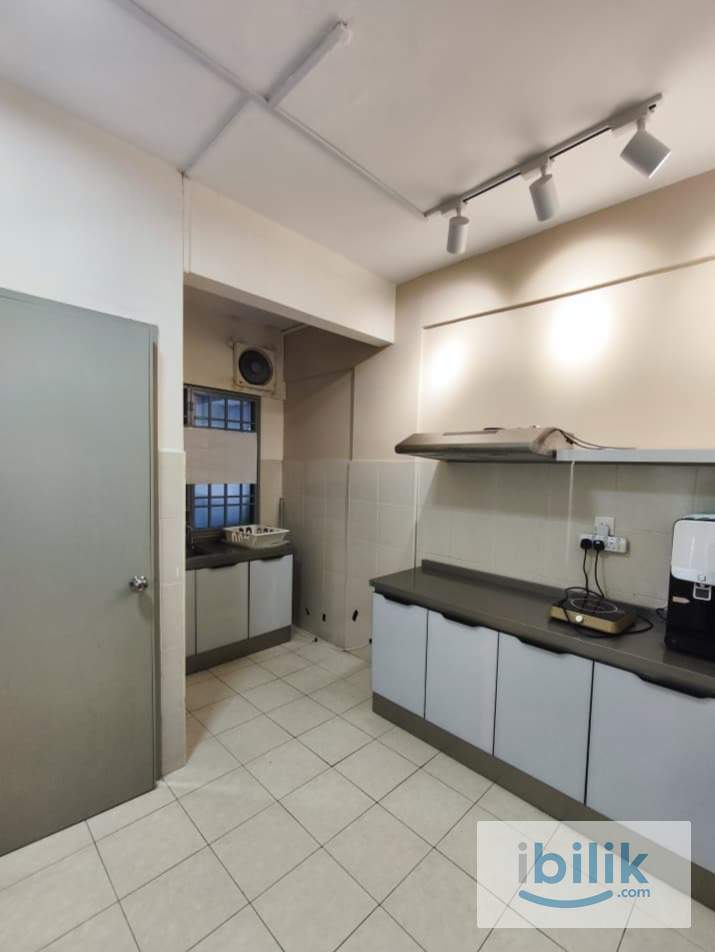 "Include utiltites" Middle Room for rent  - Image 4