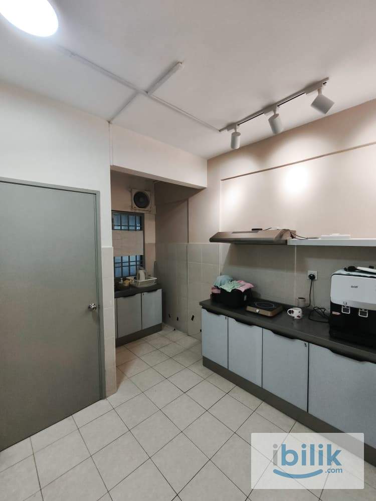 Middle Room for rent at Angkasa - Image 2