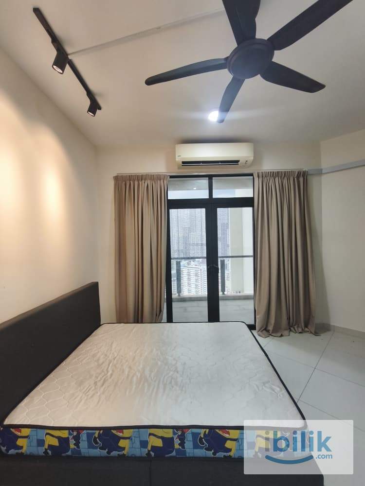 Spacious Middle Room in J dupion Residence - Image 1