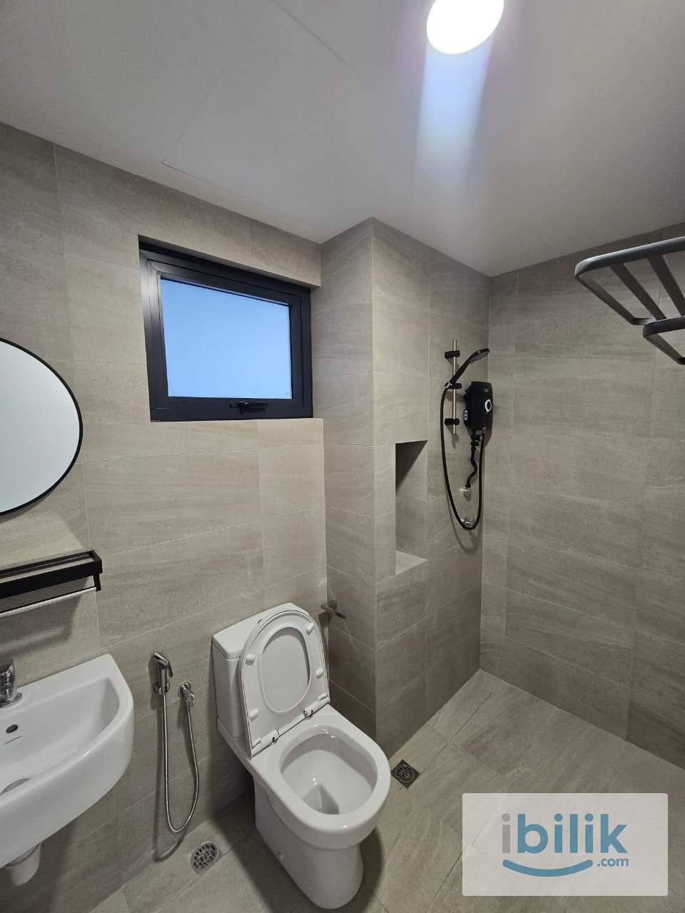 Fully furnished Middle Room utilities inclusive 5 mins to Mont Kiara , Publika, Jalan Ipoh - Image 2