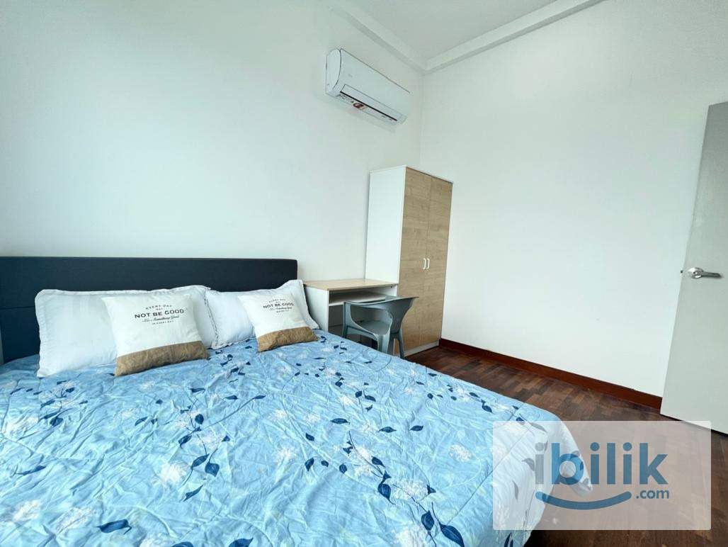 🛋️Fully Equipped Middle Room at Pacific Star, Petaling Jaya - Image 1